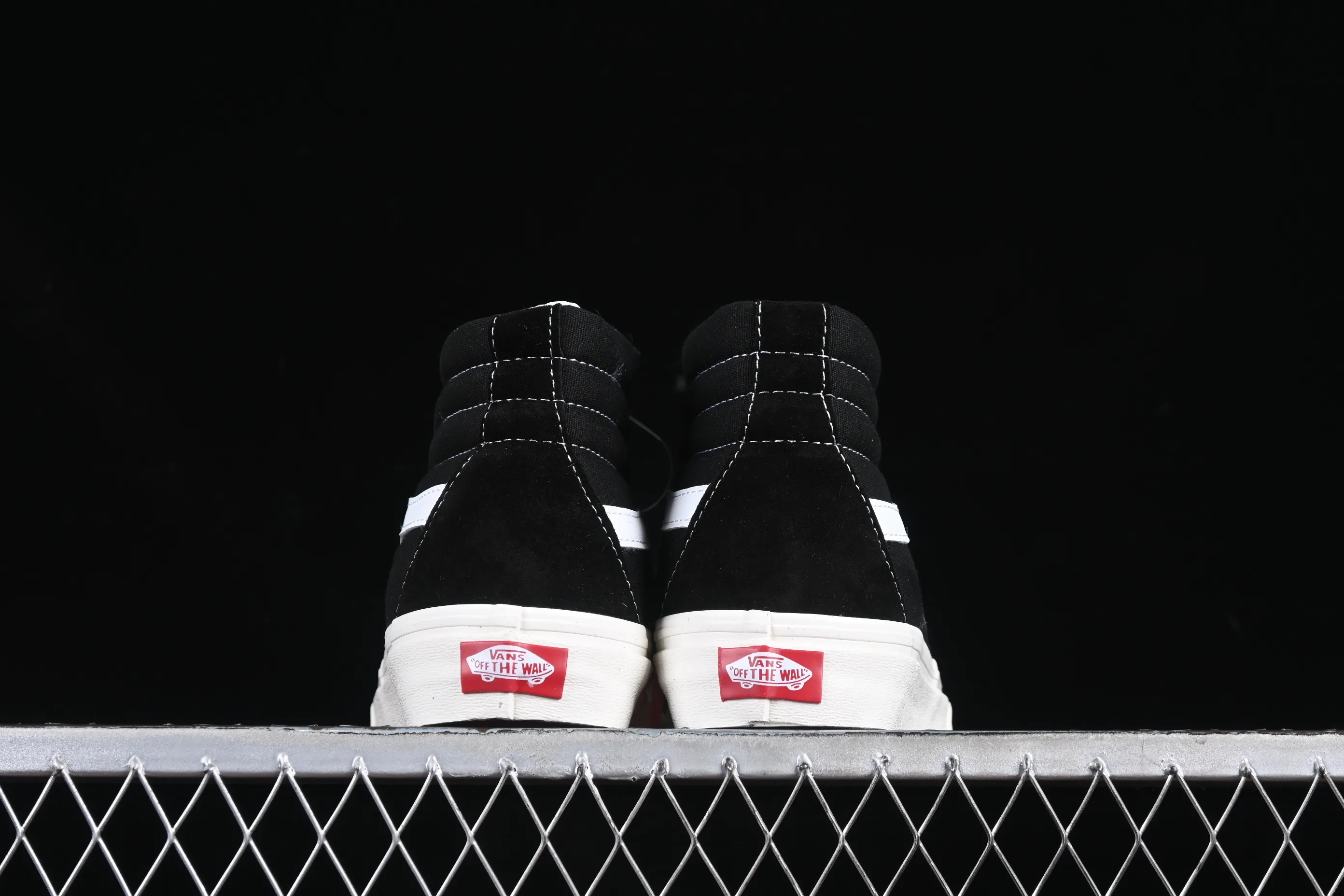 All categories Vans Vans series Vans Hi Vans high-top Vans Clash The Wall Vans fashion high-top casual sneakers VN000CNKBA2